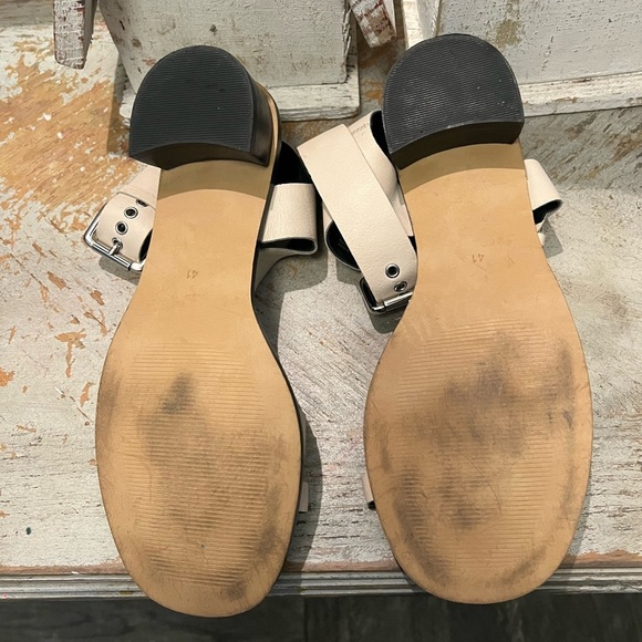 Top Shop Elegant Cream Sandals with Buckle Detail - Picture 6 of 6